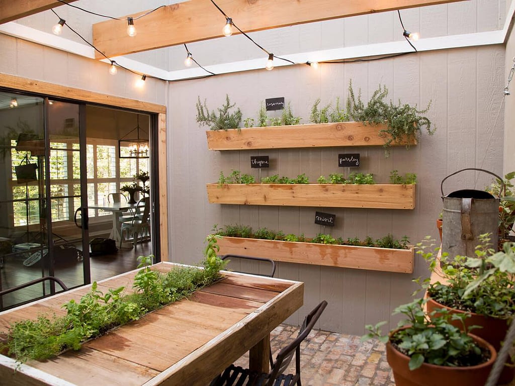 https://cdn.decoist.com/wp-content/uploads/2015/05/DIY-herb-garden-with-mason-jars-for-the-modern-home.jpg
